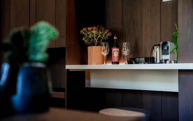 AMA 18 Suites by "The House Of Travelers"