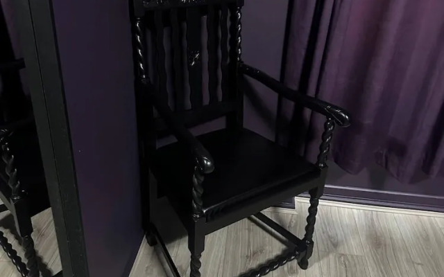 A Discreet & Elegant Play Space for Couples