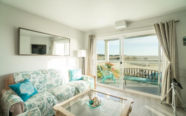 Waters Edge 208