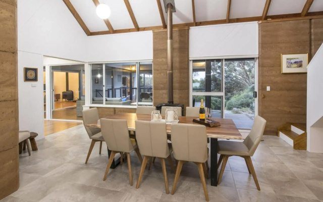 EeBee House