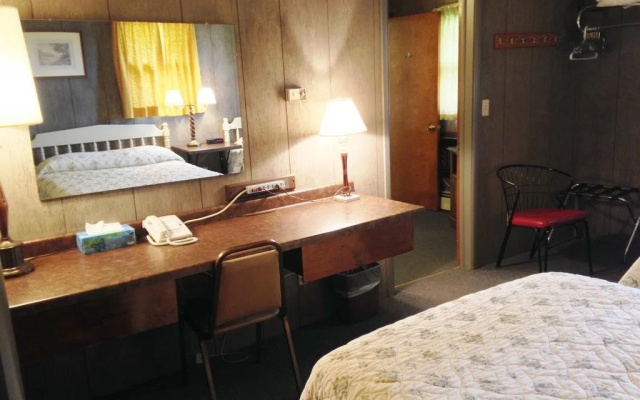 Indianhead Ironwood Motel