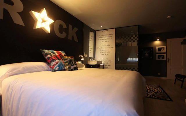 HOTEL Rock Star