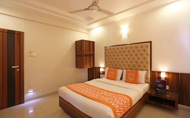 OYO 8190 Hotel Satyan Inn