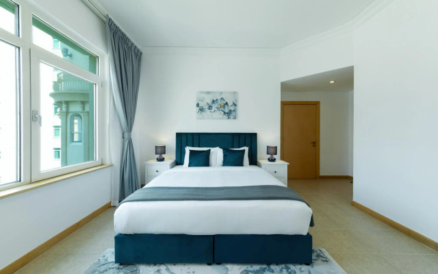 Maison Privee - Stylish Apt with Large Patio close to the Beach