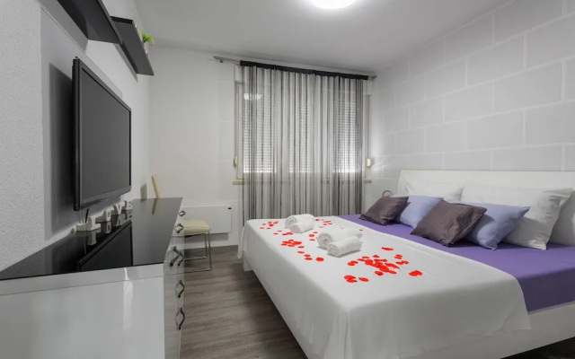 Split City Apartment