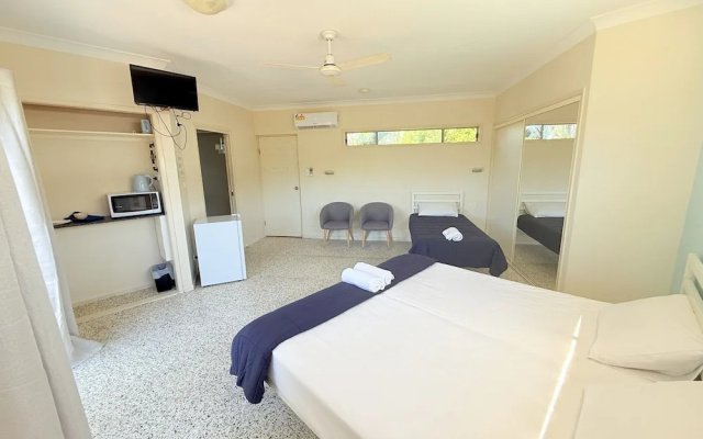 Emus Beach Resort