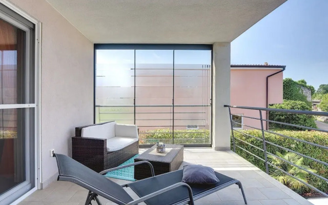 Modern Holiday Home in Novigrad With Pool
