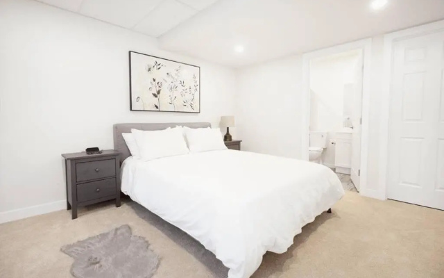 3BR Condo With Free Parking and In-suite Laundry