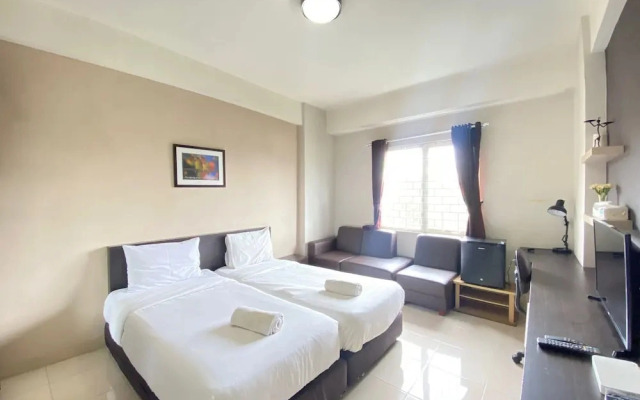 Spacious Studio Room at Pinewood Apartment