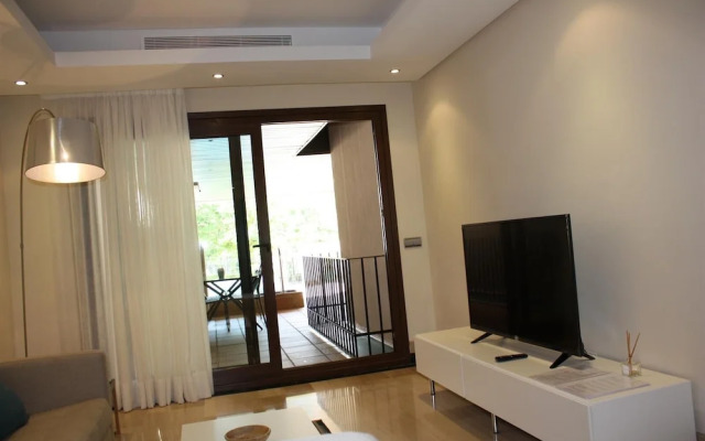 Private Pool Apartment Near Beach