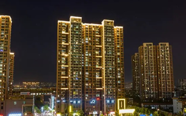 Xana Hotelle Hotel (Zhengzhou Yijia Jiaju Wangzhai Subway Station)