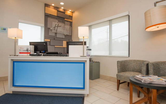 Best Western Roslyn-Long Island Hotel
