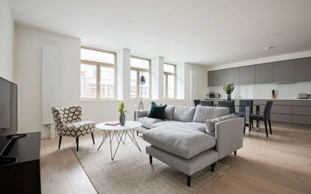 Sleek Oxford Circus Suites by Sonder