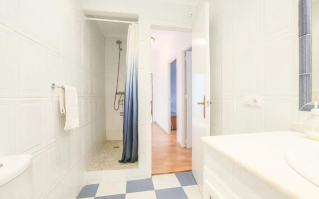 JUDERIA CENTER PREMIUM SUITES FREE Parking