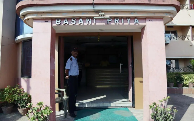 OYO 23704 Hotel Basant Priya