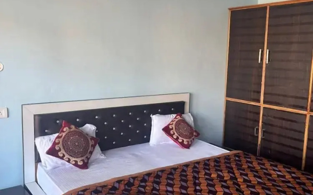 The Gauri Huts And Restaurant