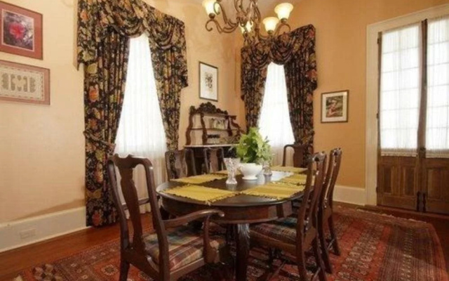 Aunt Dots Luxurious Beachfront B&B