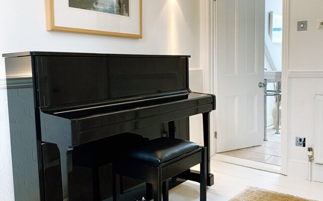 Spectacular Coastal Townhouse in Fowey for 8