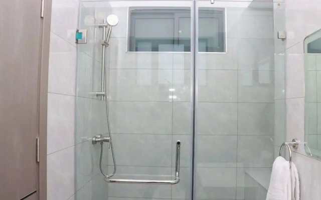 Lux Suites Royal Oak Residency