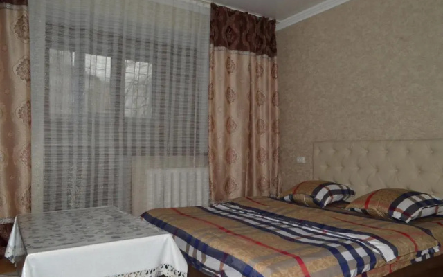 Apartment on Toktogula, 93