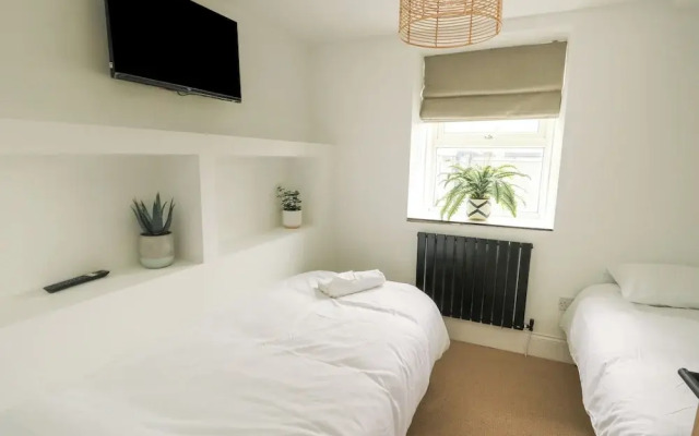 1 Mona Terrace