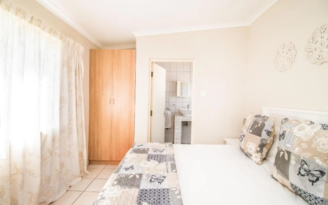 Little Rose Guesthouse & Self-Catering