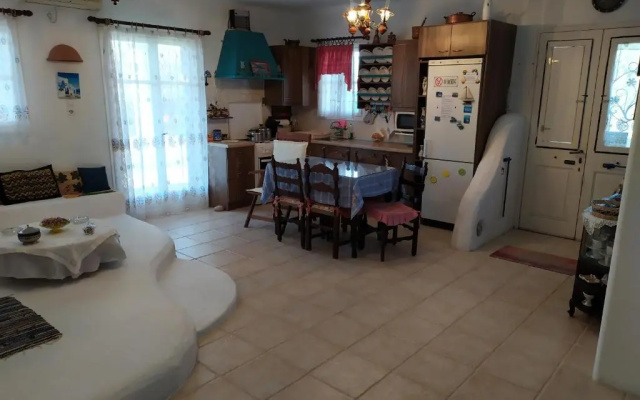 Traditional House Marivilla