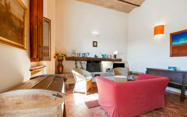 Boutique Cottage in Poggibonsi with Pool