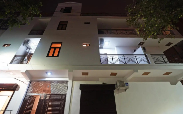 Qlark White Palace by OYO Rooms