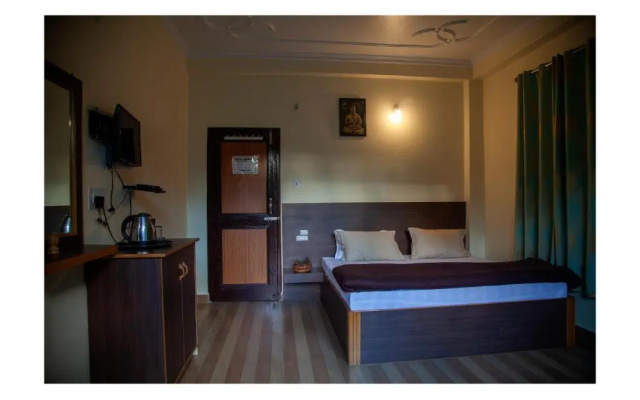 The Royal Orchard Kasol Riverside