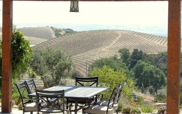 Croad Vineyards - The Inn