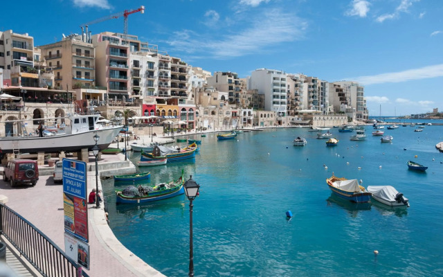 Modern 1BR Apartment in Central St Julian s