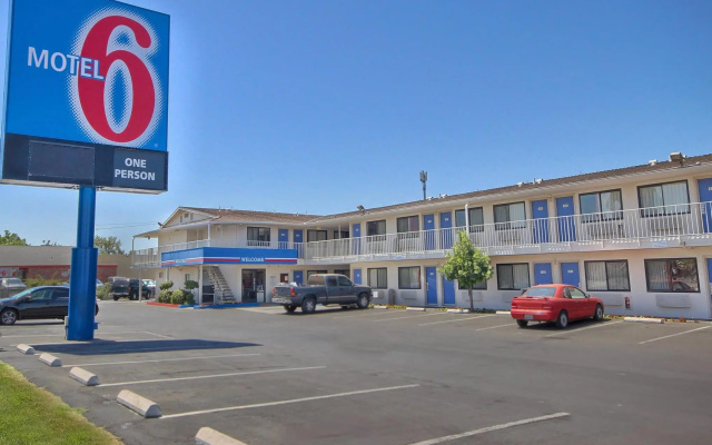 Motel 6 Fresno, CA - Blackstone North