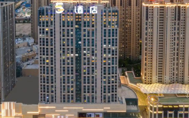 5 Hotel