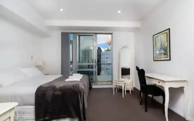 Spacious Home with Balcony+Parking Zodiak Stays