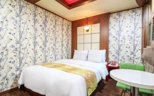 Couple Motel