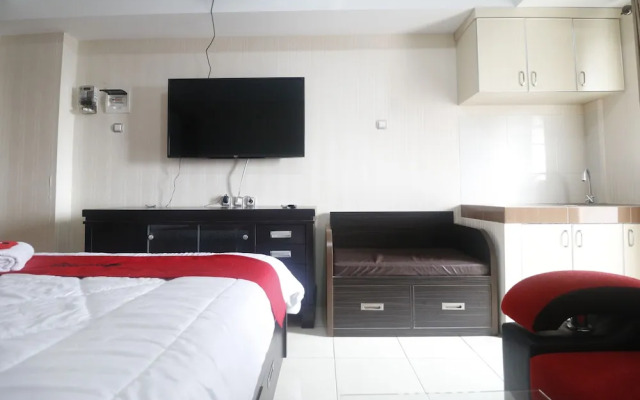 RedDoorz Apartment @ Green Lake View Ciputat