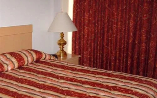 La Renaissance Suites