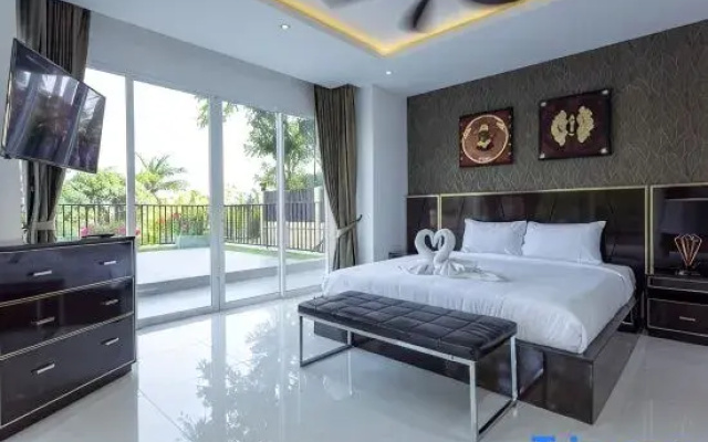 *Ocean View 4BR w/ Private Pool & Rooftop V179
