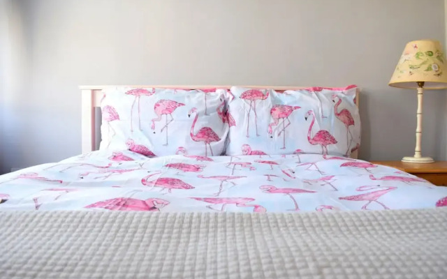 Lovely Newly-renovated 3 Bedroom Apartment in Fulham