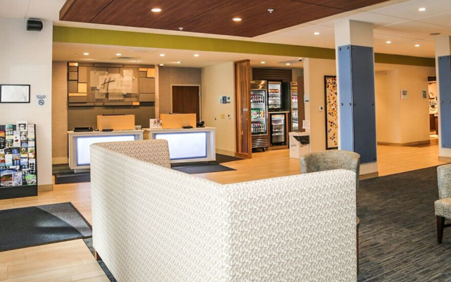 Holiday Inn Express & Suites Kingston-Ulster by IHG
