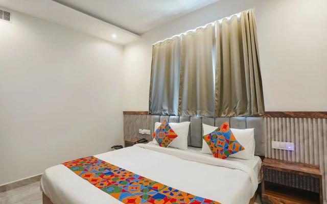 FabHotel Royale 116- Nr. Supertech Medicare Polyclinic Noida