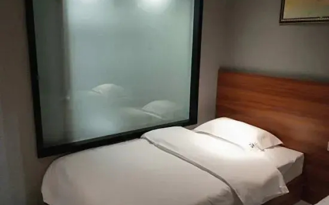 Hechi Qiju Hotel