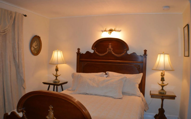 Seven Hills Inn