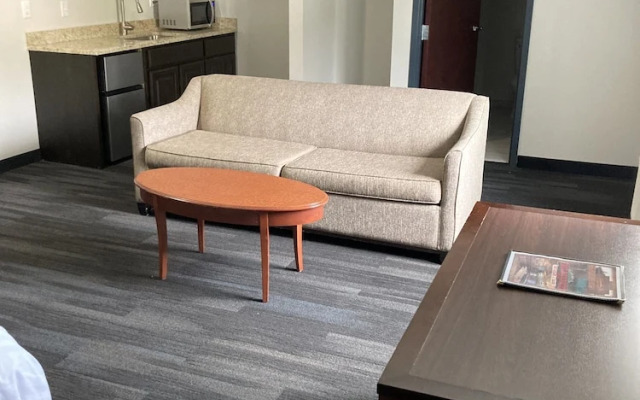 Elker Inn & Suites