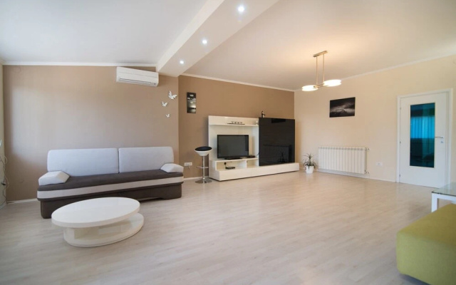Holiday House Flego