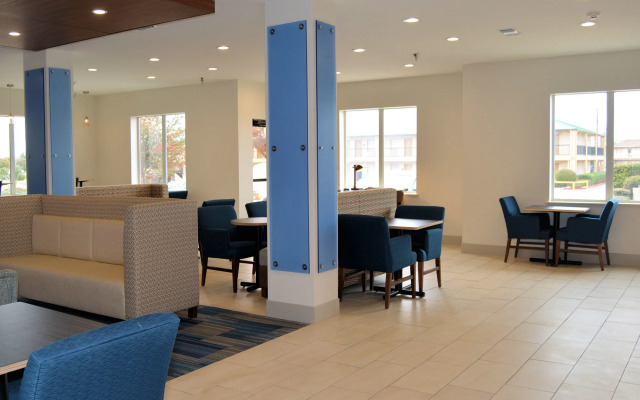 Holiday Inn Express & Suites by IHG