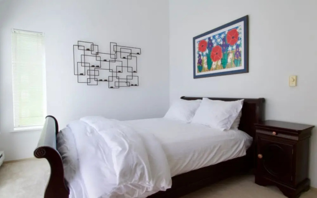 Heart of Ballard Stylish Airy Penthhouse