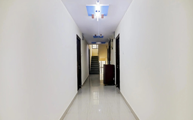 Oyo 80590 Sri Sudharshana Sai Luxury Rooms