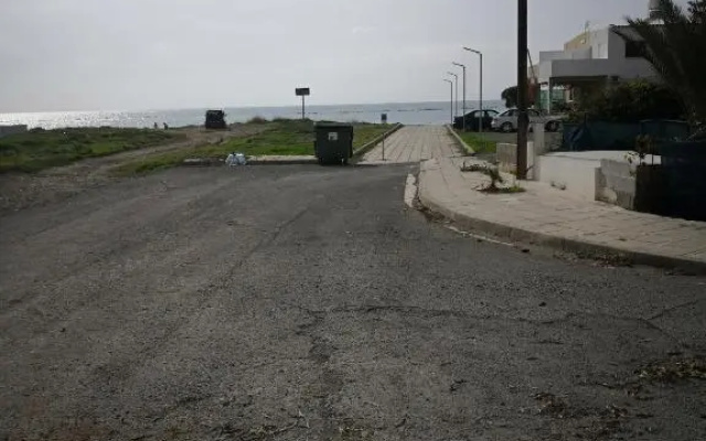 Sandy Beach N.8